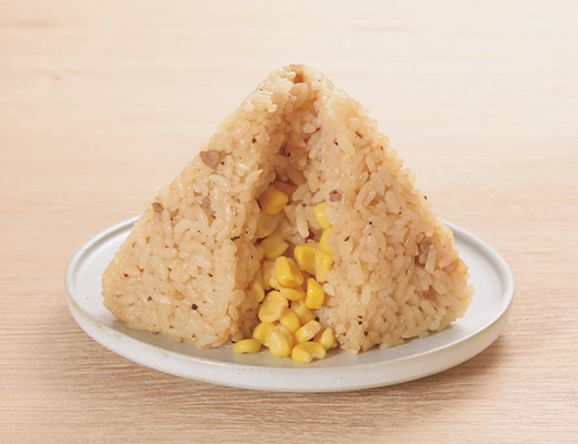 大きなバターコーンのペッパーおにぎり