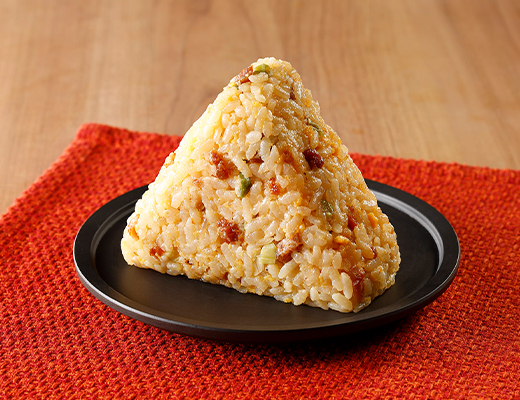 味仙名古屋駅店監修　大きなおにぎりニンニクチャーハン