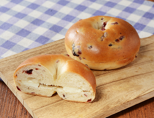 むぎゅっとベーグル　クランベリー＆味わいクリームチーズ