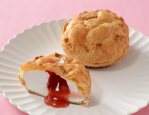 すももシュー（南アルプス市産すもものジャム＆ヨーグルト風味ホイップ）