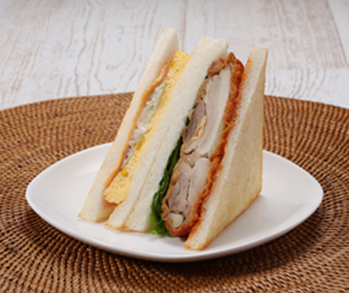 コーン玉子＆ヤンニョムチキンサンド