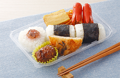 おにぎり弁当（紀州南高梅使用）
