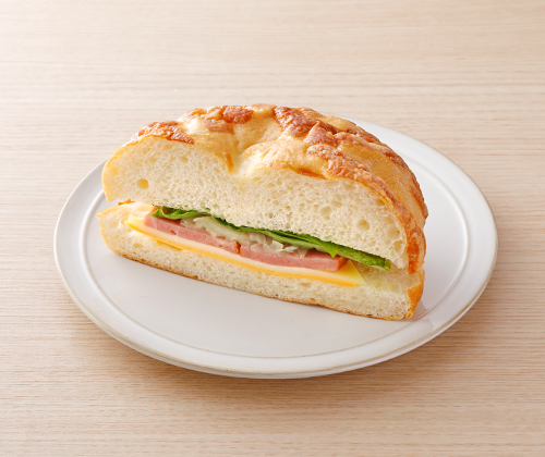 ウメダチーズラボ監修 チーズベーグルサンド