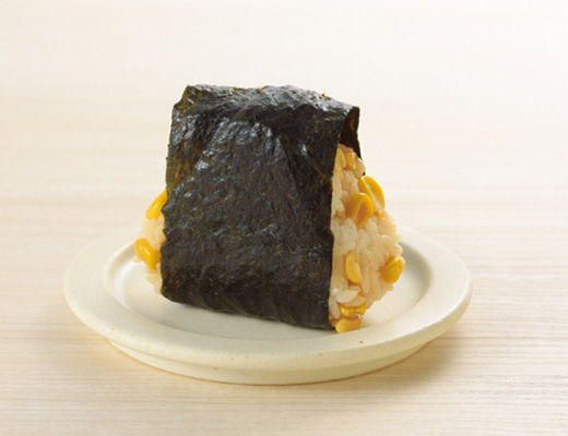 温めて食べる　コーンバター醤油おにぎり