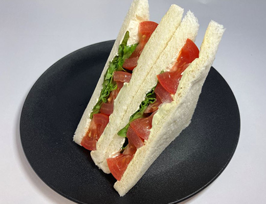 福島県産トマトとクリームチーズサンド