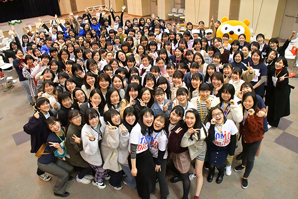 TOMODACHI女子高校生キャリアメンタリングプログラムの集合写真（2）