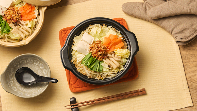 ローソン　1/2日分の野菜が摂れる ごま豆乳担々鍋