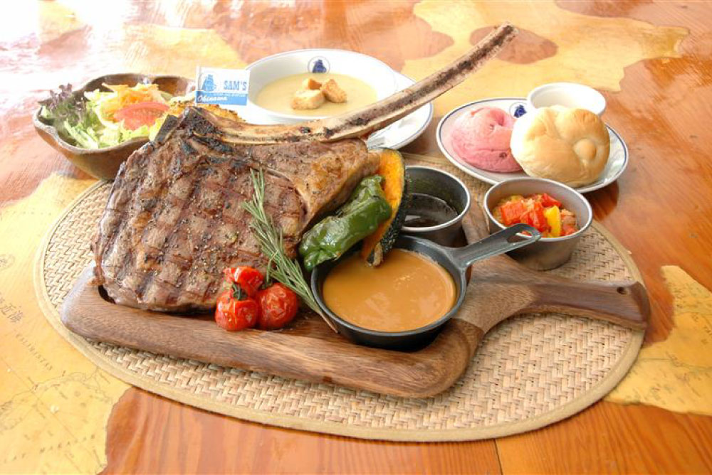 トマホークステーキ(550gの骨付きリブステーキ)