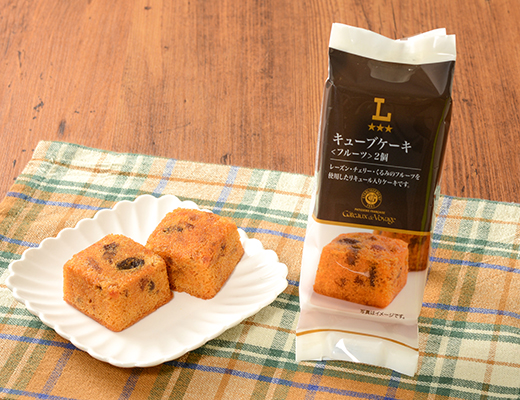 キューブケーキ　フルーツ