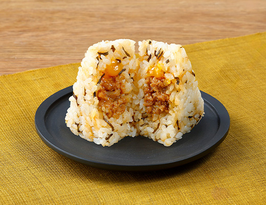 塩こんぶごはん　牛そぼろと卵黄