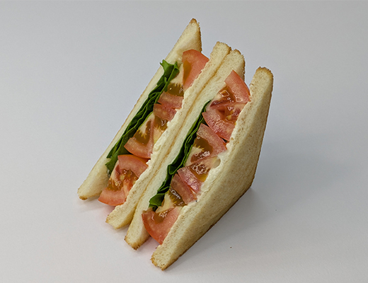 トマトとチーズサンド