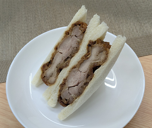 東北限定　鶏唐揚げサンド